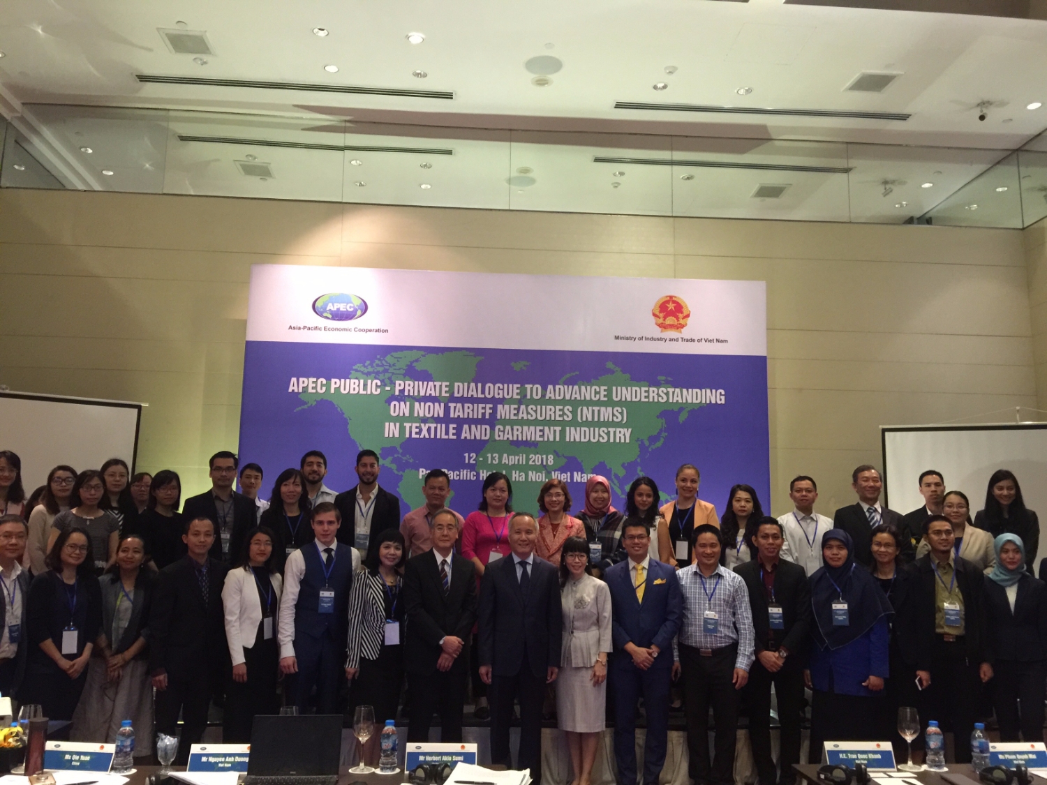 ĐẠI DIỆN TRƯỜNG ĐẠI HỌC THƯƠNG MẠI THAM DỰ ĐỐI THOẠI CÔNG – TƯ APEC ĐỂ THÚC ĐẨY HIỂU BIẾT VỀ GIẢI PHÁP PHI THUẾ QUAN TRONG NGÀNH DỆT MAY